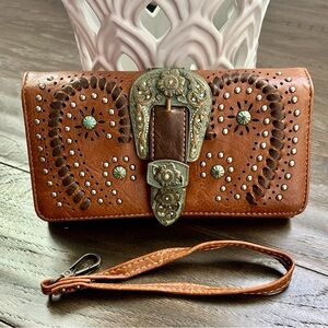 Montana West Trifold wristlet,10 card slots,cell phone velcro pocket,two zippers